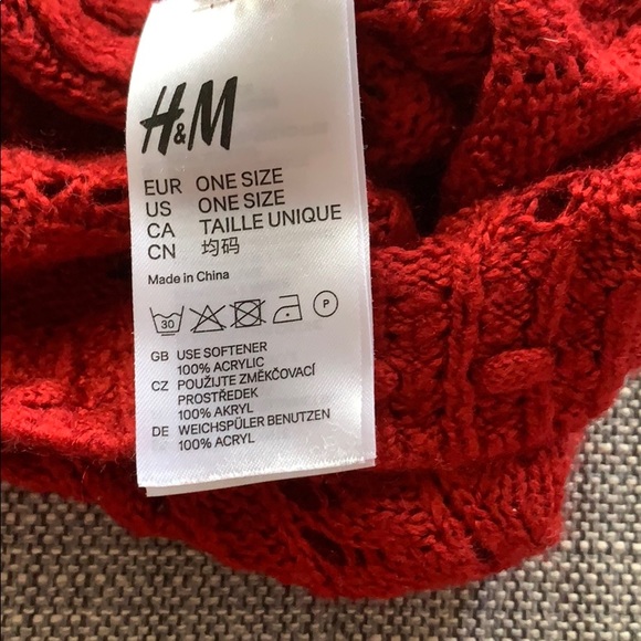 Red crochet hat with small bow from H&M - Picture 2 of 2